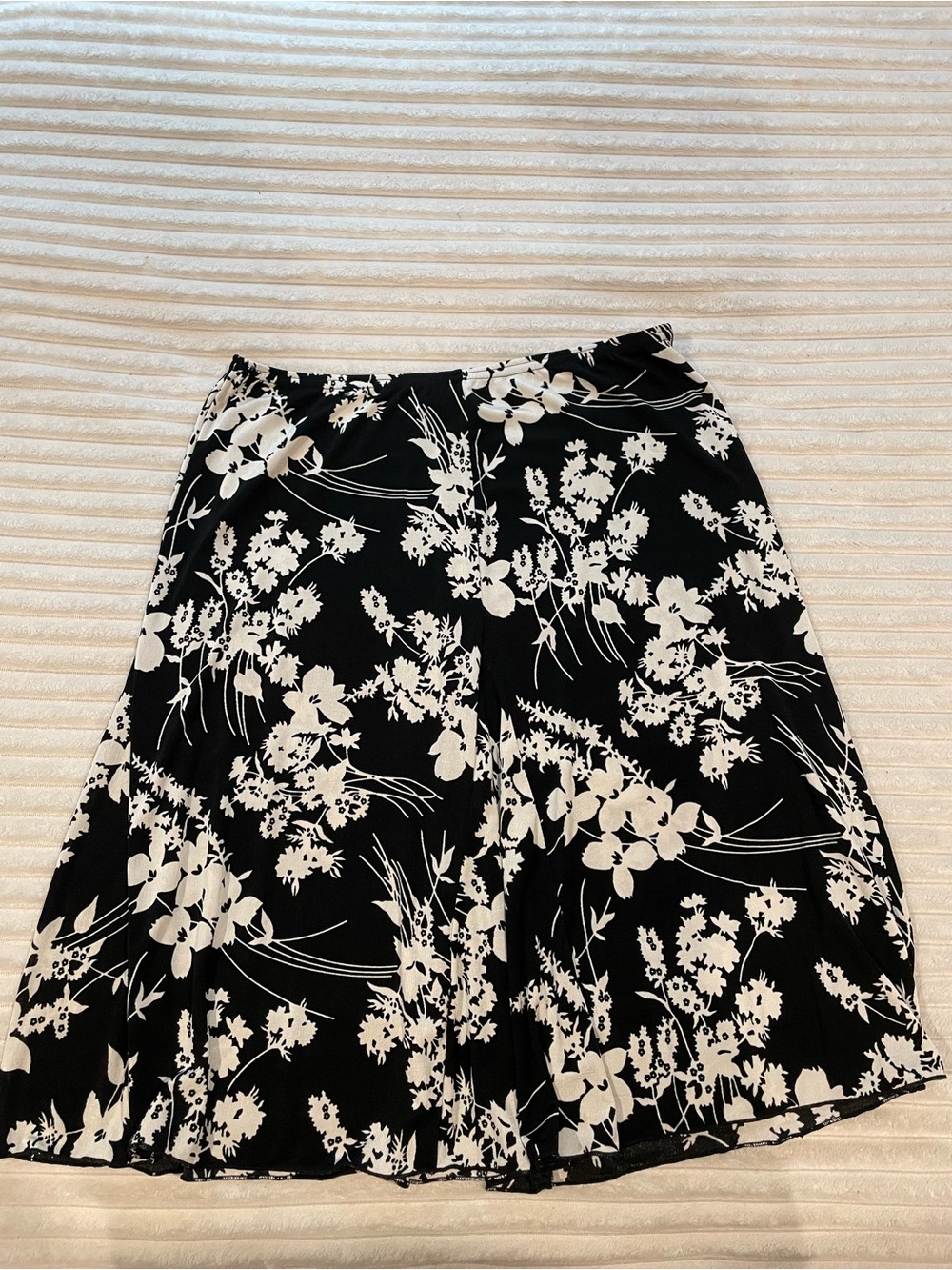 Jaclyn Smith Black and White Floral A-Line Skort